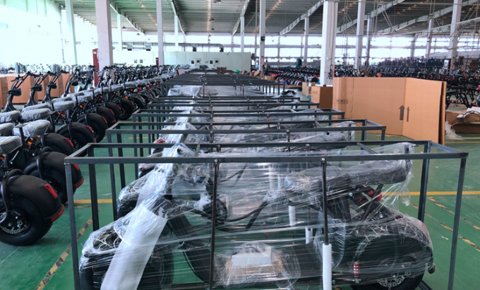 वयस्कों के लिए ऑफ रोड 3 व्हील इलेक्ट्रिक स्कूटर स्ट्रीट कानूनी 1000w 1500w 60v लिथियम बैटरी 36