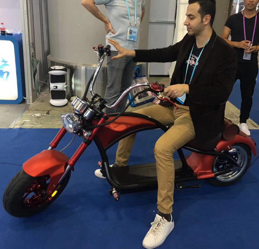 वयस्कों के लिए ऑफ रोड 3 व्हील इलेक्ट्रिक स्कूटर स्ट्रीट कानूनी 1000w 1500w 60v लिथियम बैटरी 43